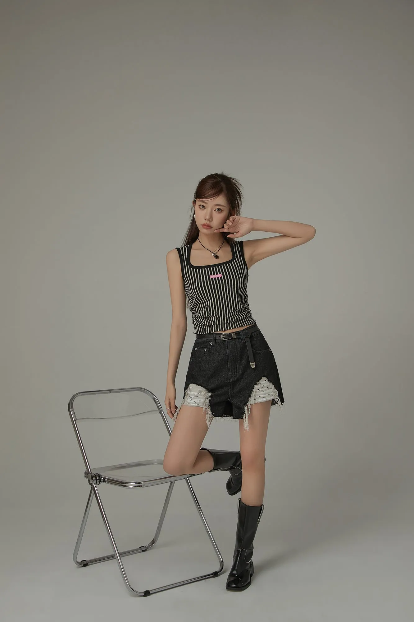 Exposed Logo Pocket Liner Distressed Denim Shorts